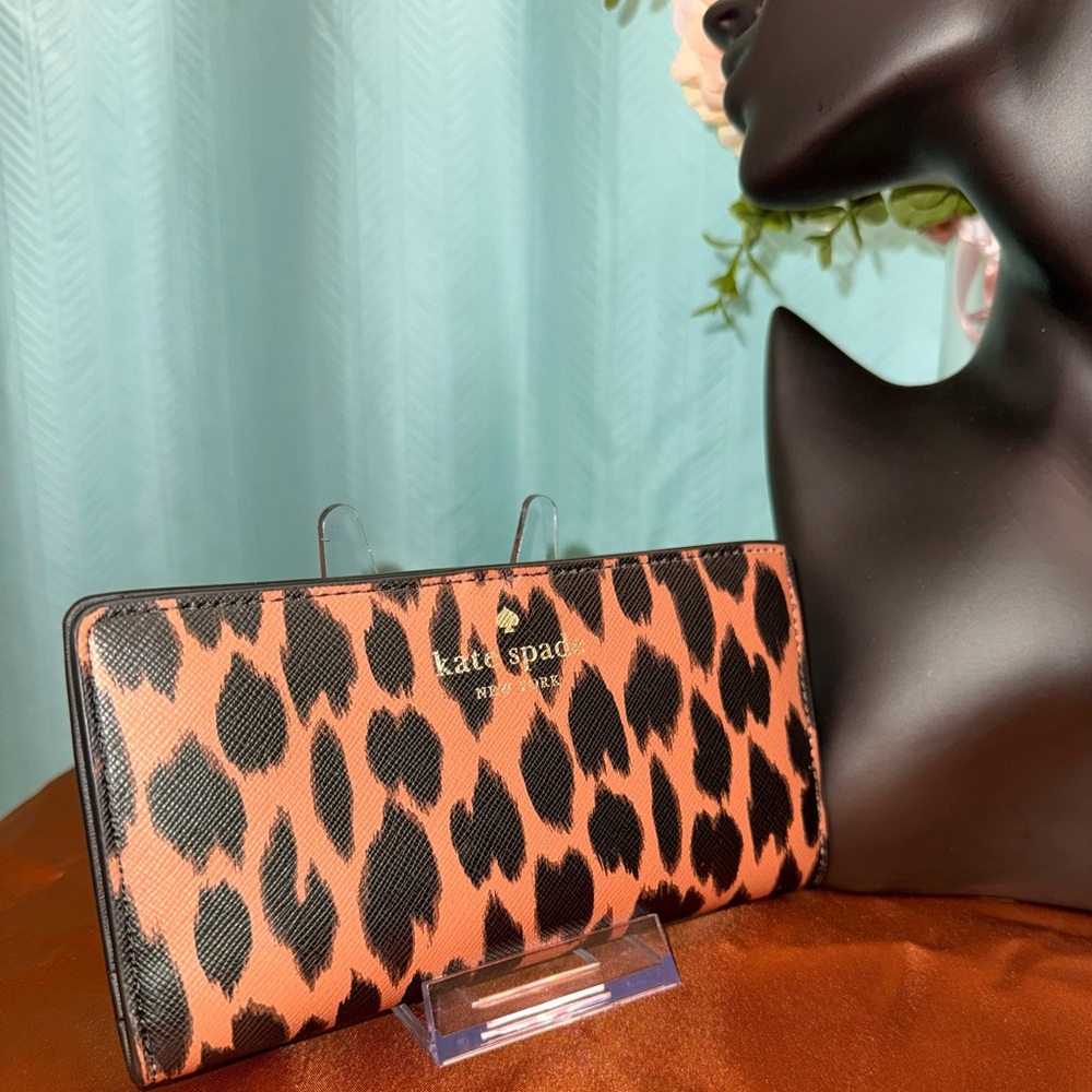 kate spade Leopard Print Zip Around Wallet in Black and Peach - Picture 2 of 6